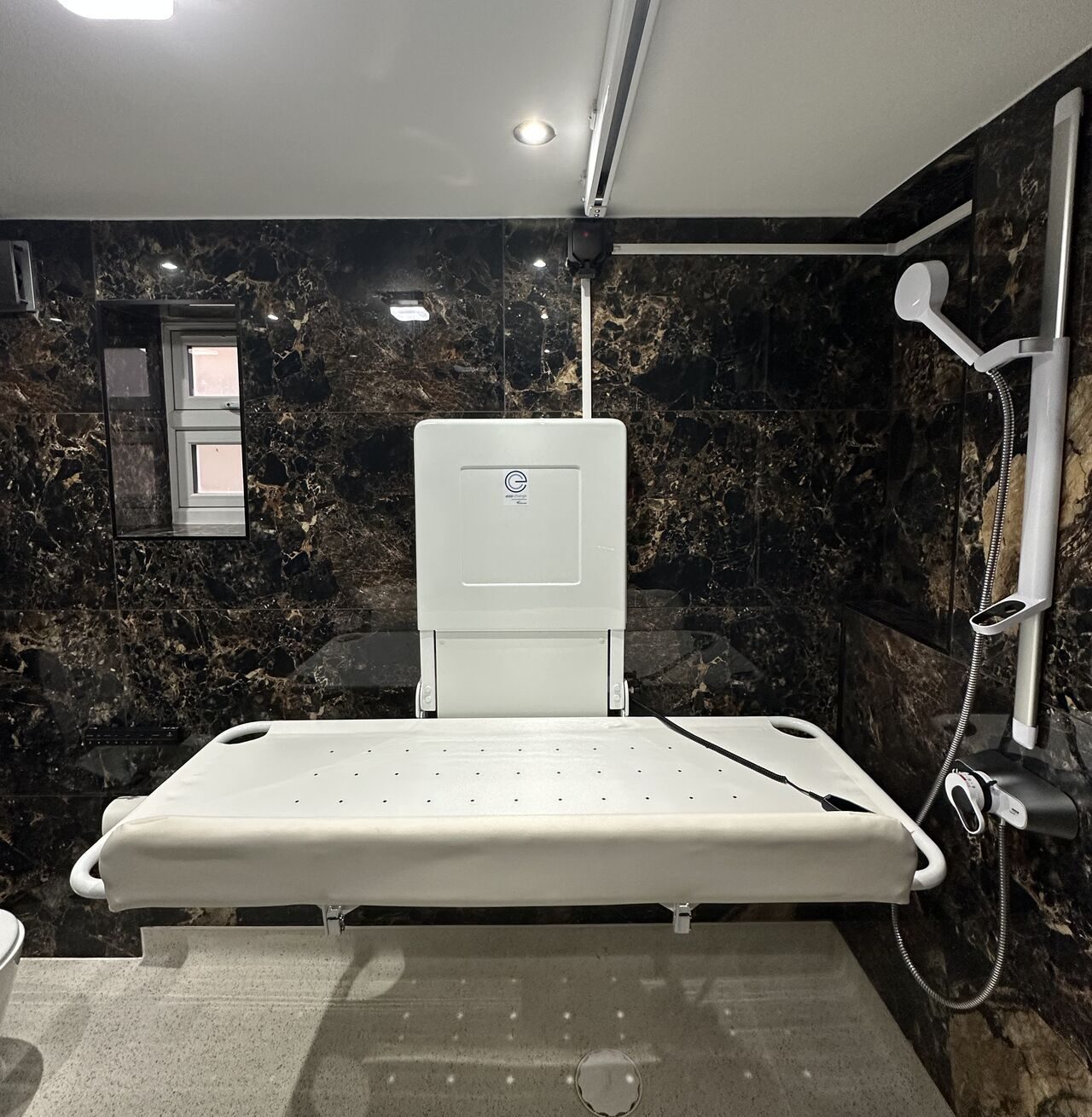 changing & showering hero image